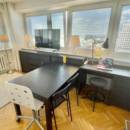 Ferienwohnung Orange 2 2Xmetro Fast Wifi 50'Tv Netflix Hbo Appletv+ Panorama Warschau Exterior foto