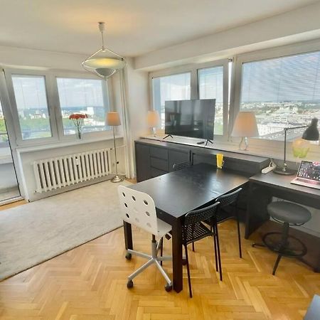 Ferienwohnung Orange 2 2Xmetro Fast Wifi 50'Tv Netflix Hbo Appletv+ Panorama Warschau Exterior foto