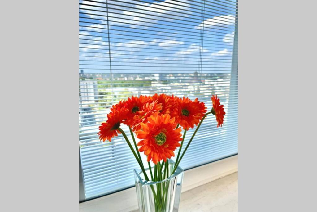 Ferienwohnung Orange 2 2Xmetro Fast Wifi 50'Tv Netflix Hbo Appletv+ Panorama Warschau Exterior foto