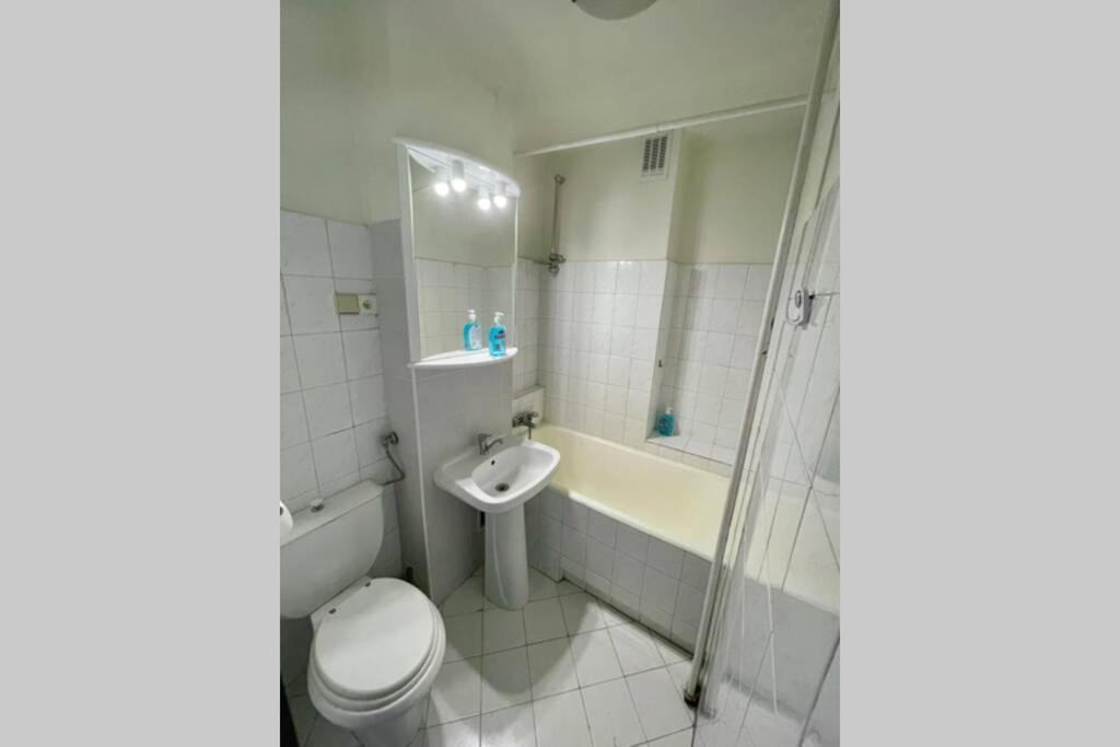Ferienwohnung Orange 2 2Xmetro Fast Wifi 50'Tv Netflix Hbo Appletv+ Panorama Warschau Exterior foto