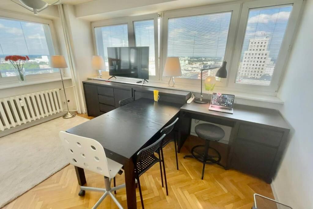 Ferienwohnung Orange 2 2Xmetro Fast Wifi 50'Tv Netflix Hbo Appletv+ Panorama Warschau Exterior foto