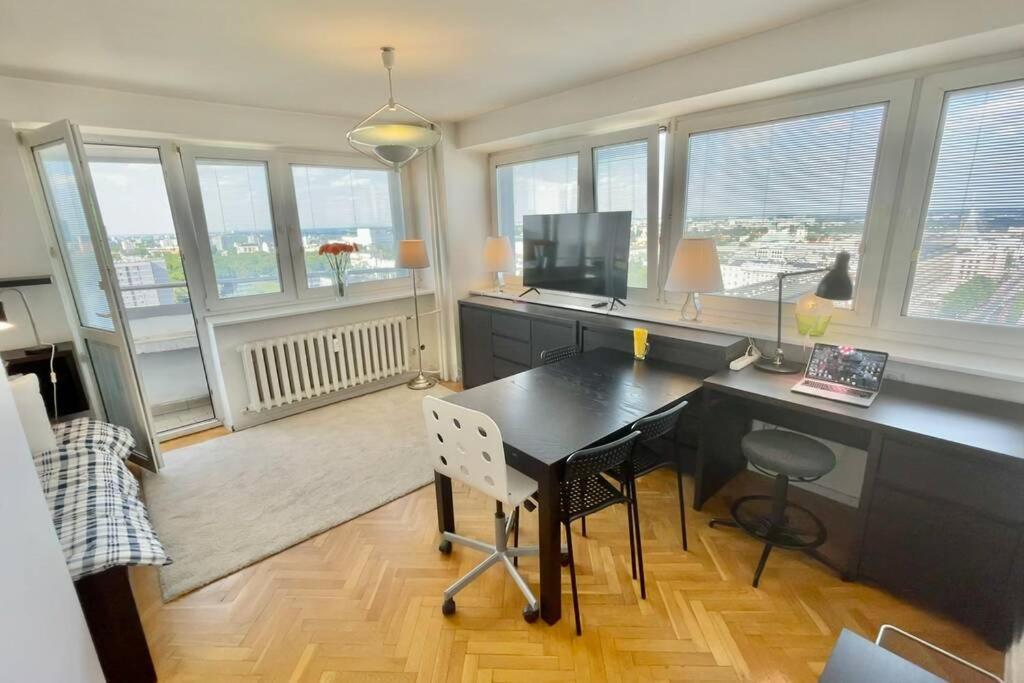 Ferienwohnung Orange 2 2Xmetro Fast Wifi 50'Tv Netflix Hbo Appletv+ Panorama Warschau Exterior foto
