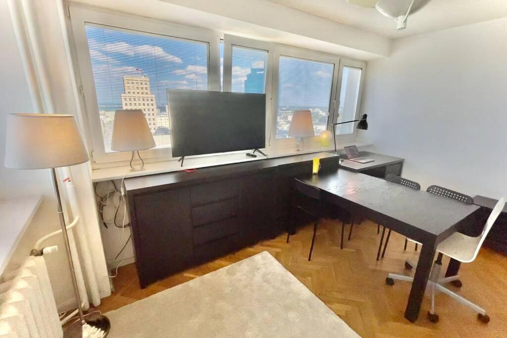 Ferienwohnung Orange 2 2Xmetro Fast Wifi 50'Tv Netflix Hbo Appletv+ Panorama Warschau Exterior foto